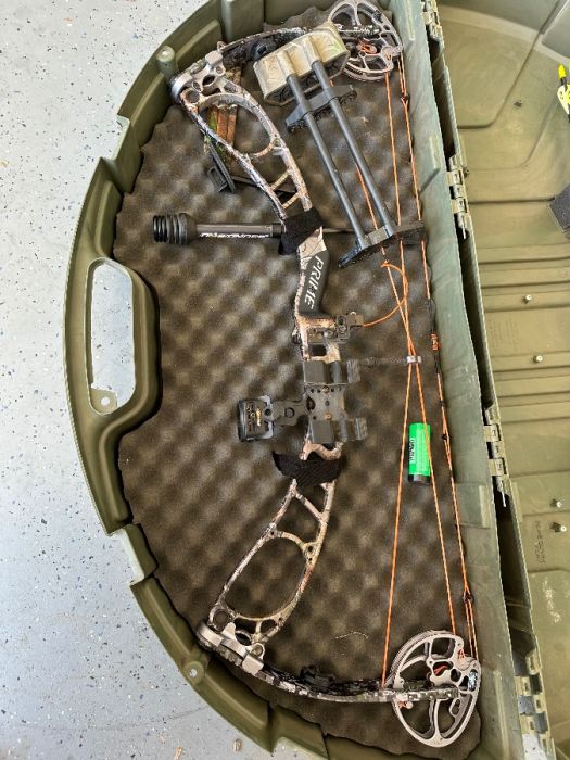 Prime Bow with case and extras
