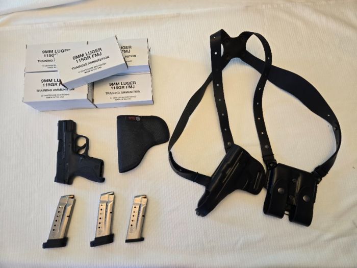 $-PRICE DROP-$ S&amp;W M&amp;P Shield 9mm Bundle