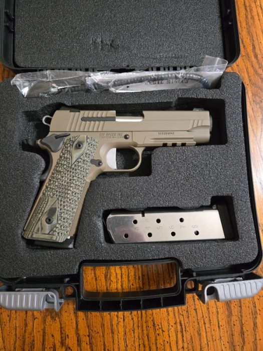 Sig Sauer 1911 scorpion commander. 45 acp like new