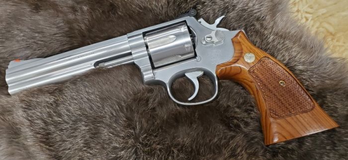 S&amp;W MODEL 686 stainless 