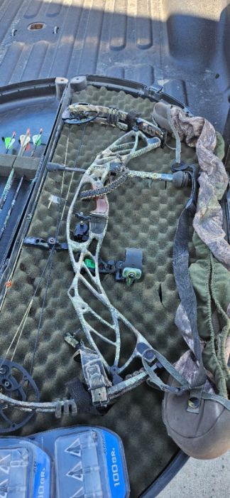 2016 Hoyt Defiant Turbo + all accessories $600 OBO