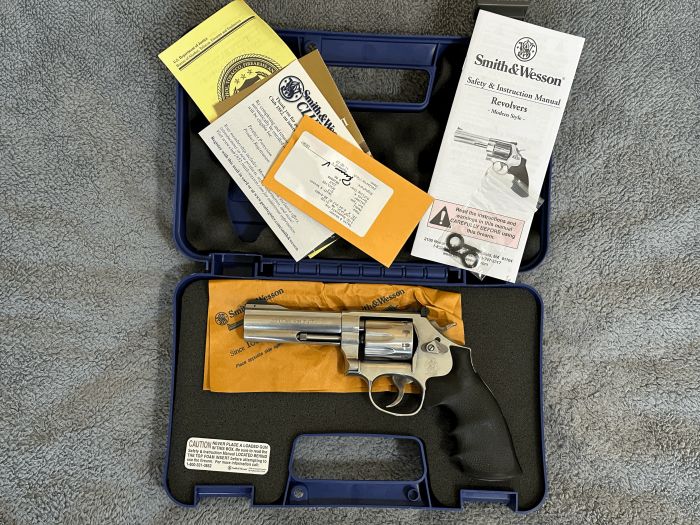 SMITH &amp; WESSON 617 .22 cal Revolver 