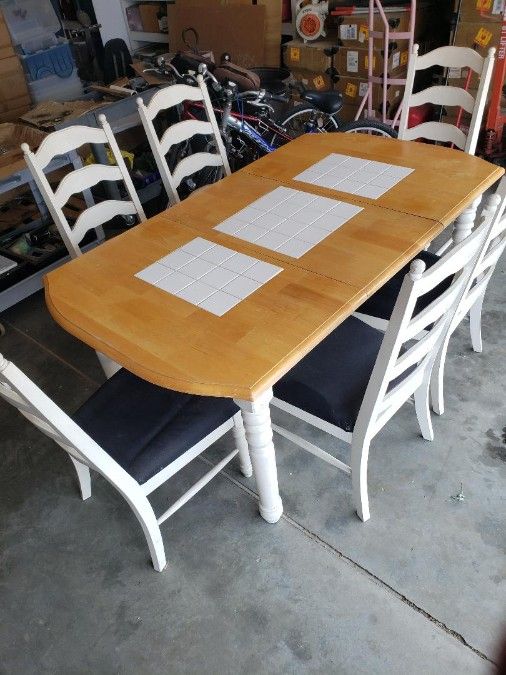 Table w/inlaid tiles and leaf w/6 chairs