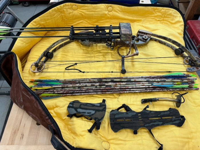 Fred Bear Epic Extreme Compound Bow w/accessories