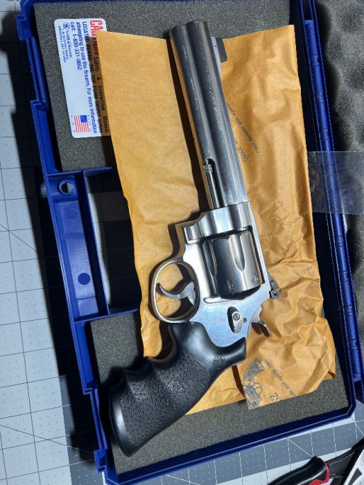 Smith &amp; Wesson 629 Classic 44mag - $900