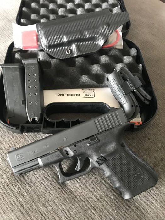 Glock 23 Gen 4 with iwb holster