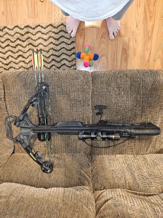 Barnett Quad Edge Crossbow with everything you see