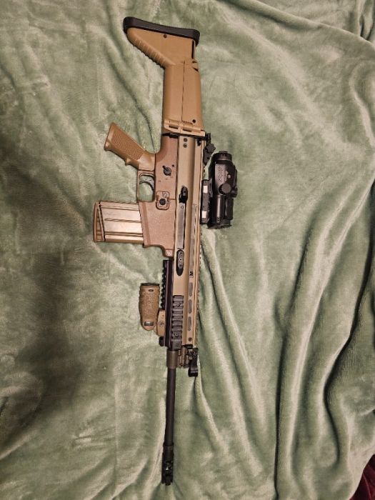 FN Scar 17s 