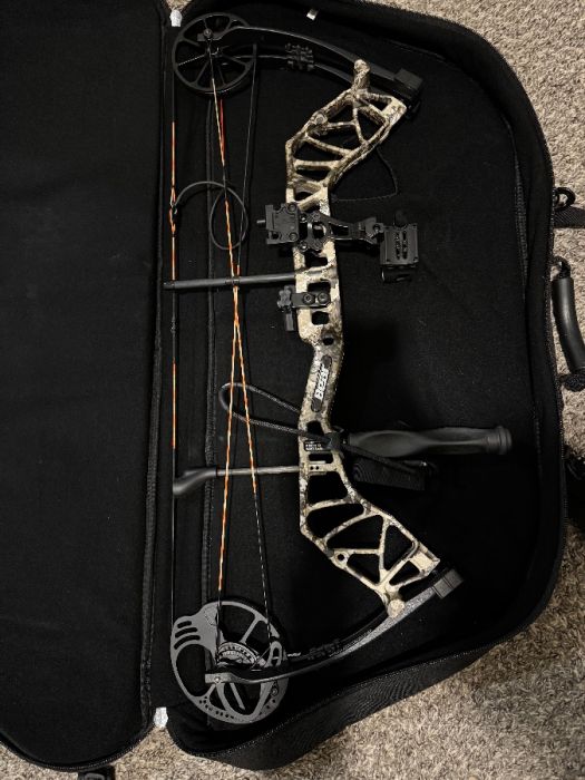 Bear species EV compound bow 55-70lb