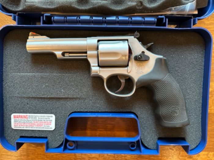 S&amp;W Model 69 Combat Magnum .44