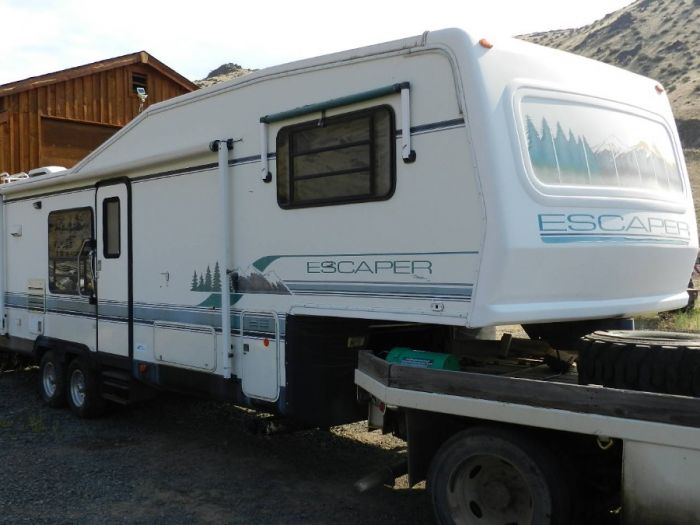 1995 Damon Escaper 5th Wheel camper trailer