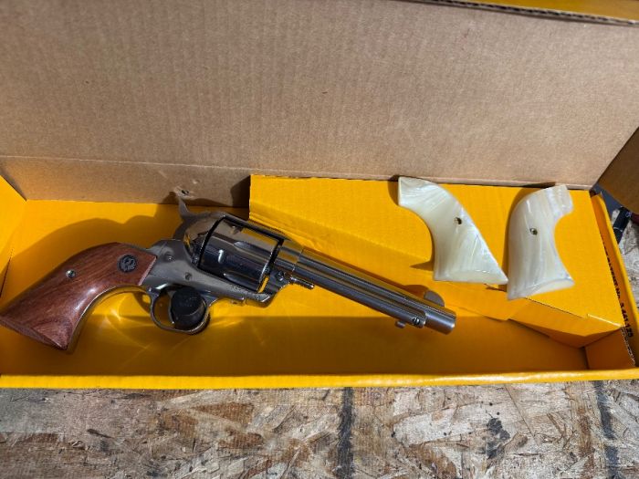 Ruger Vaquero 44 Mag