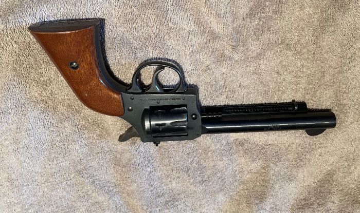 H&amp;R inc. 22lr revolver 